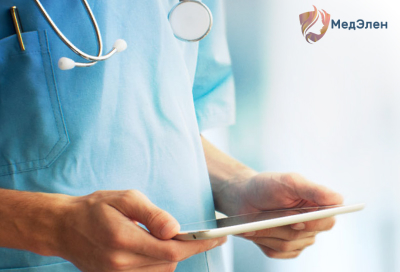 Противопоказания к проведению детоксикации от наркотиков Врач с планшетом в руках
